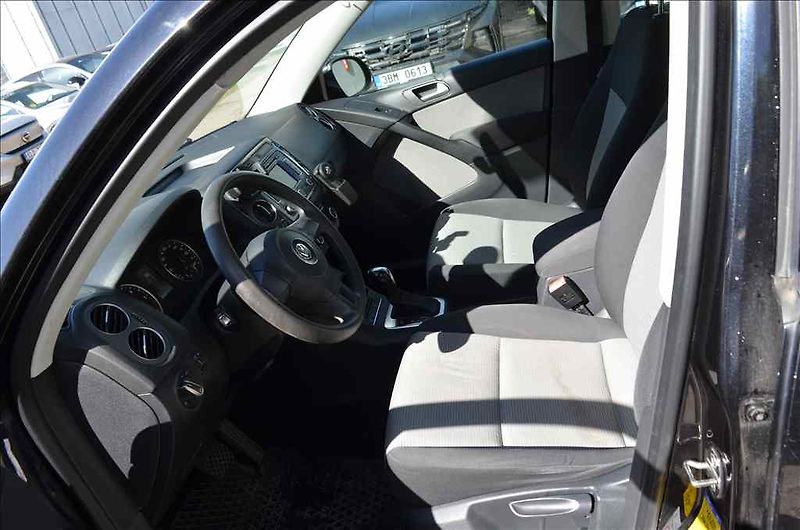 Volkswagen Tiguan (2013) 2,0 TDI MOTION DSG - fotka 17 z 21