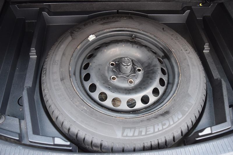 Volkswagen Touran (2010) 1.6TDI 77kw TRENDLINE BMT NAV  - fotka 11 z 48