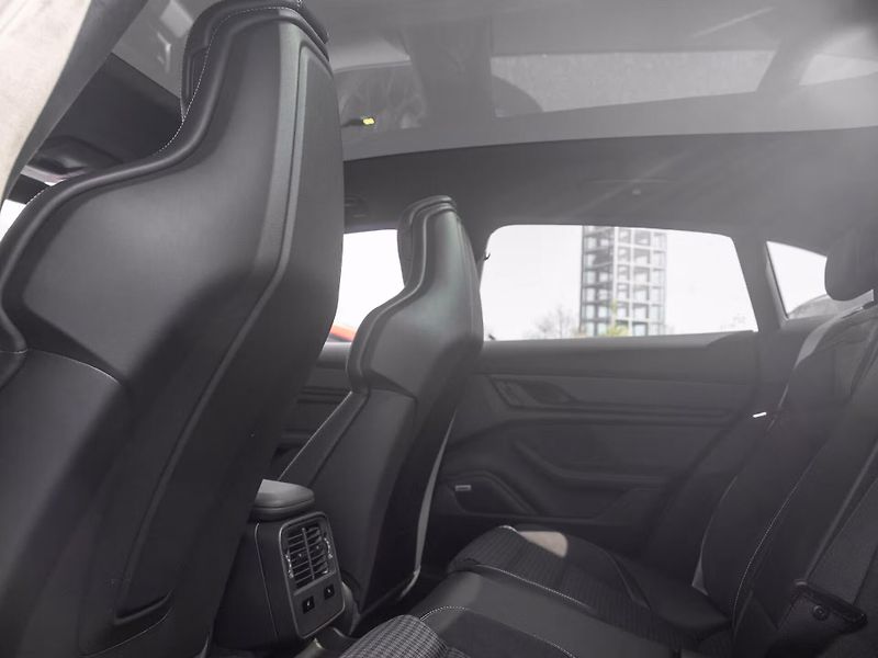 Porsche Taycan GTS Sport Turismo PASM HuD 360 - fotka 9 z 20