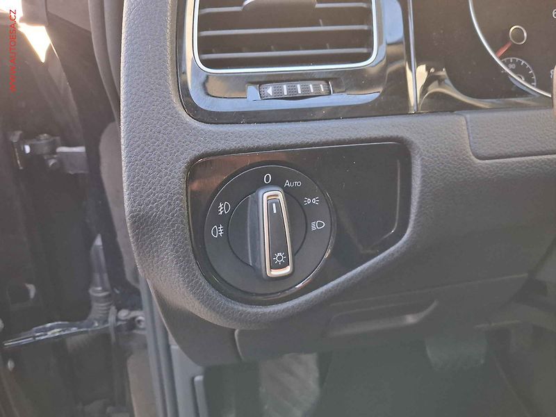 Volkswagen Golf (2018) 1.5 TSi, Highline, DSG, LED - fotka 15 z 18