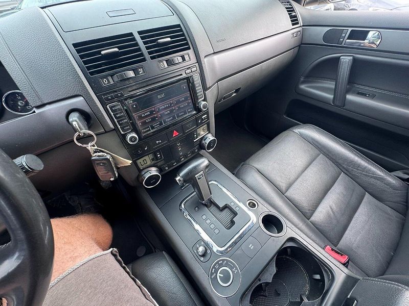Volkswagen Touareg (2010) 4X4 3,0 TDI V6 176 KW - fotka 27 z 47