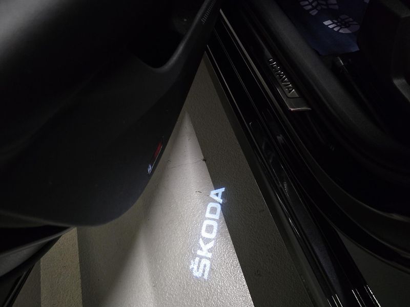 Škoda Octavia 2.0TDI 110KW DSG STYLE+ MATRIX - fotka 16 z 39