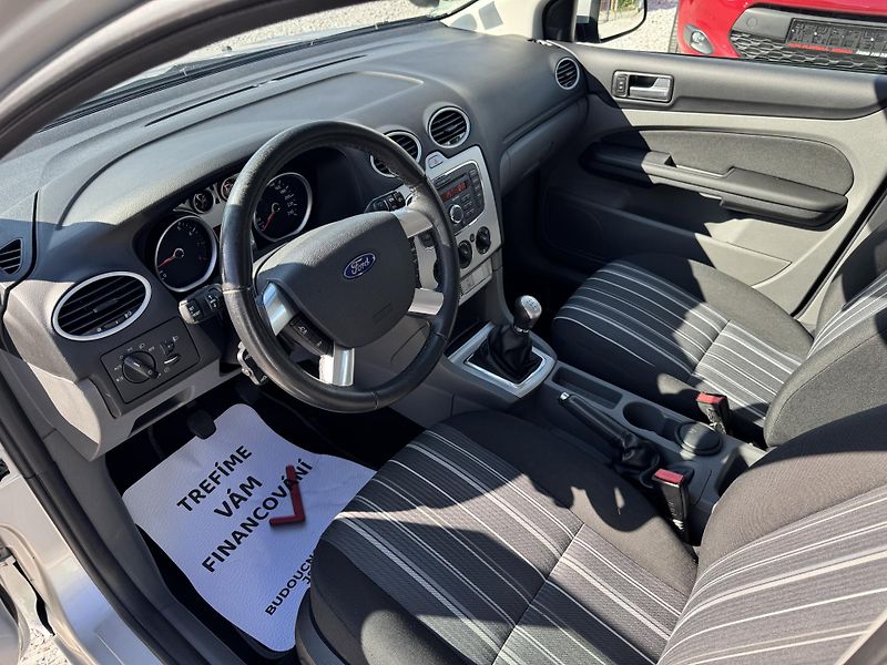 Ford Focus (2010) 1.6-16V,rezervace  - fotka 13 z 28