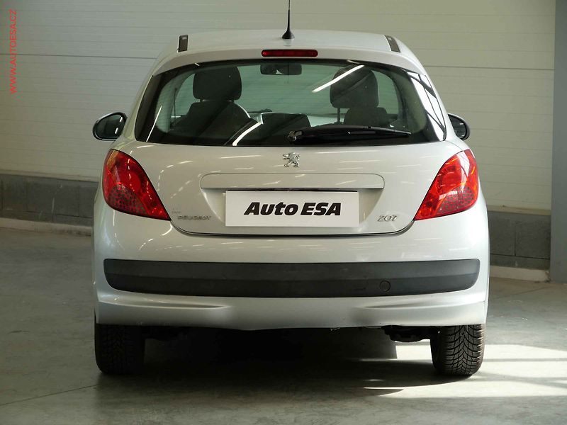 Peugeot 207 (2008) 1.4i, 2.maj, AC - fotka 5 z 17