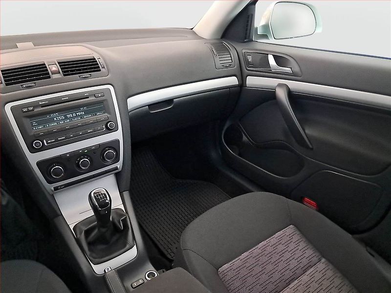 Škoda Octavia (2012) Ambition 1.2 TSI, Tempomat - fotka 8 z 15