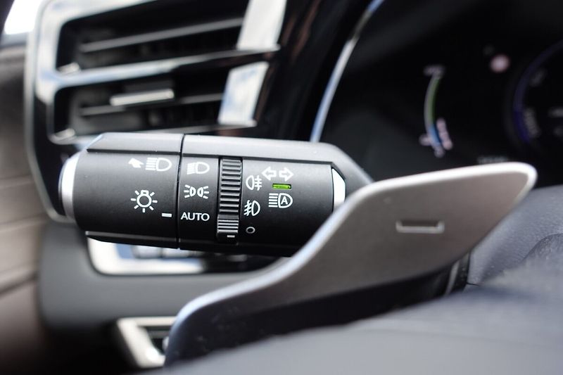 Lexus RX 450h plus RX450h+ Plug-in Luxury - fotka 30 z 36