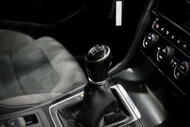 Volkswagen Golf 7 FL Variant 1.4 TSI 92 kW - fotka 19 z 35