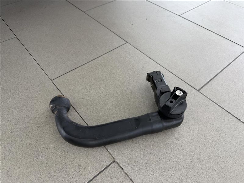 Land Rover Discovery Sport 2,0 TD4 AWD, tažné, kamera, ČR - fotka 32 z 32