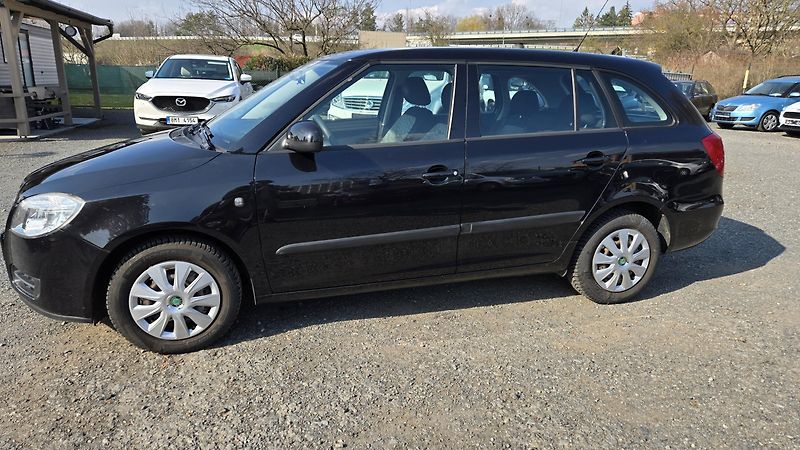 Škoda Fabia 1.4 16V AMBIENTE 1MAJITEL - fotka 7 z 36