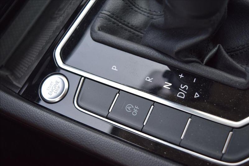 Volkswagen Passat 2,0 TDI 110KW LED MATRIX DSG - fotka 47 z 49