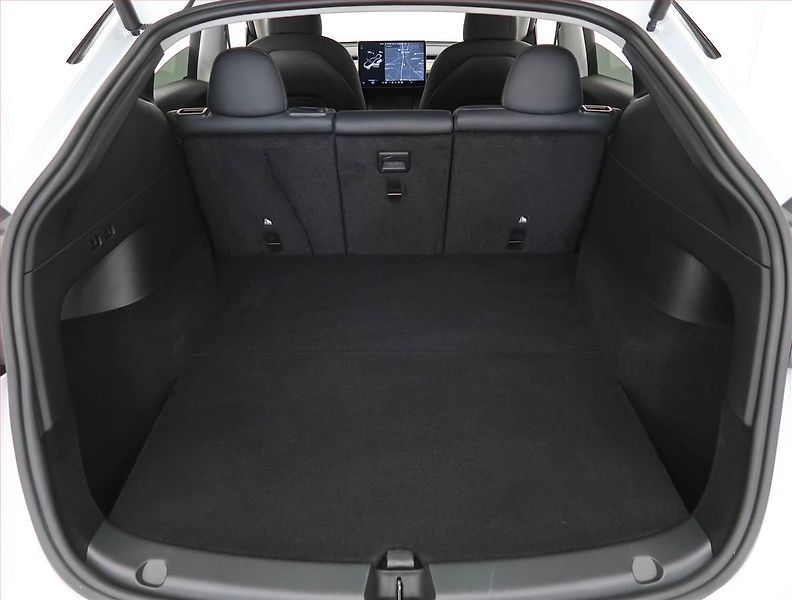 Tesla Model Y (2021) Long Range AWD 75kWh, SoH 91% - fotka 13 z 33