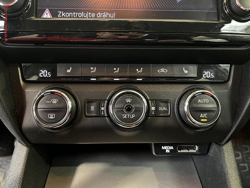 Škoda Octavia (2012) 1.4TSi, ČR, Navi, AC - fotka 16 z 17