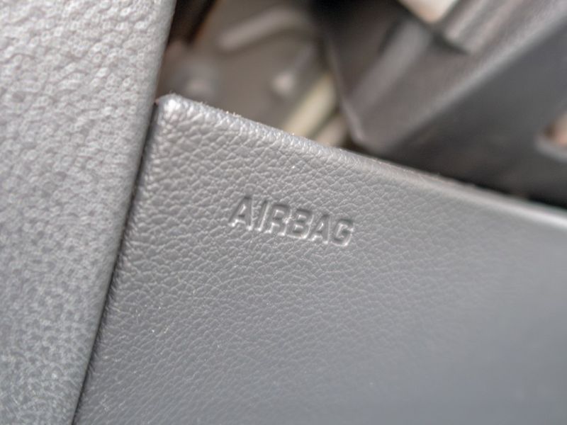 Peugeot 308 (2008) 1.6i 88KW 3DV – 2x KOLA - fotka 25 z 36