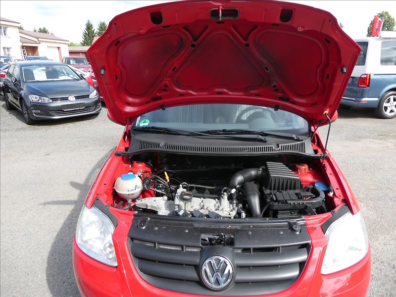 Volkswagen Fox 1,2 HTP 2 x kola - fotka 27 z 31