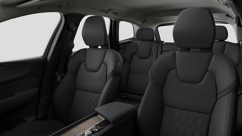 Volvo XC60 (2026) PLUS BRIGHT, B5 AWD, 184+10 kW - fotka 12 z 13