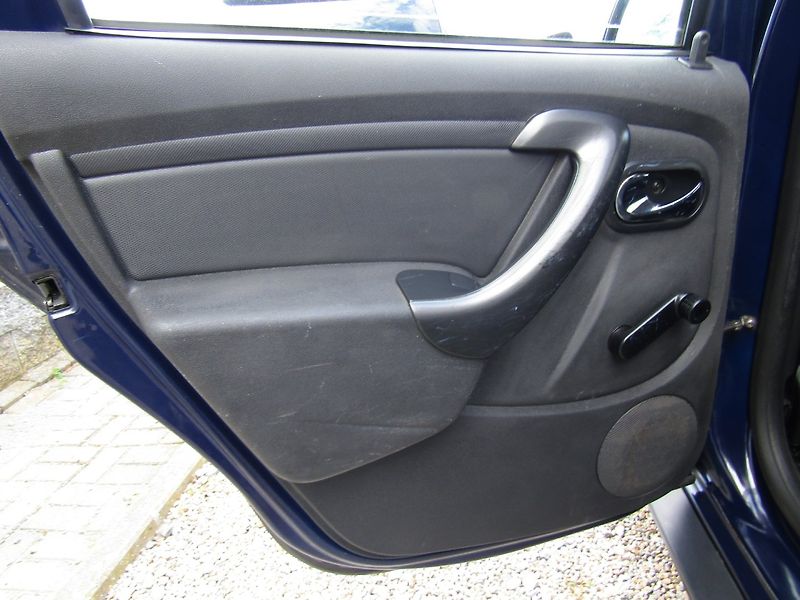 Dacia Duster (2014) 1.6 16V 77kW 4X4 - fotka 20 z 37