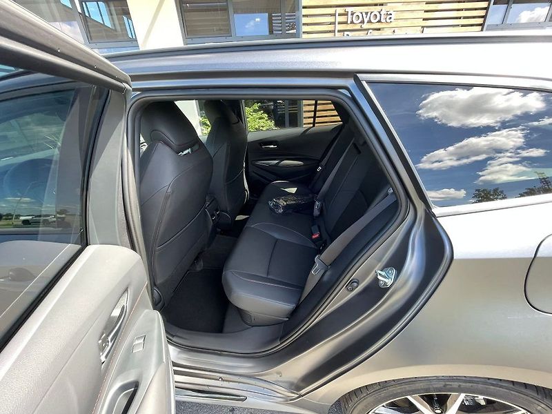 Toyota Corolla 2.0 Hybrid automat GR SPORT - fotka 24 z 29