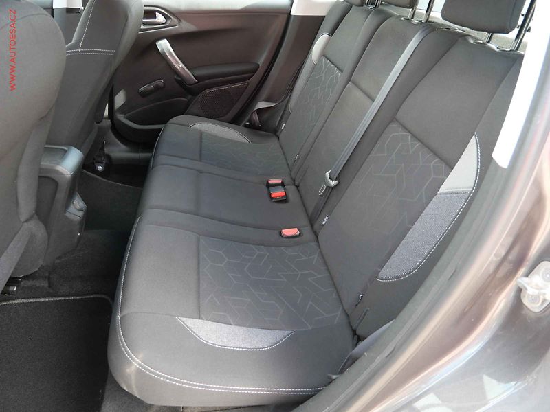 Peugeot 2008 (2016) 1.6 HDi, ČR, GT Line - fotka 10 z 19