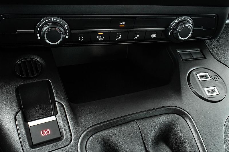 Citroën Berlingo (2026) 1,5 PLUS Diesel 100k Manual - fotka 11 z 13