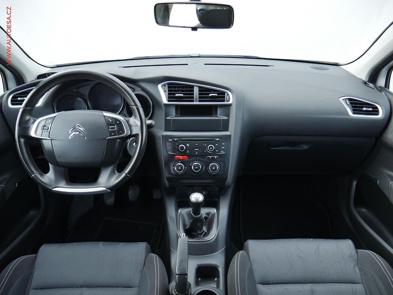 Citroën C4 (2011) 1.6i, ČR, AC, temp, park - fotka 8 z 18