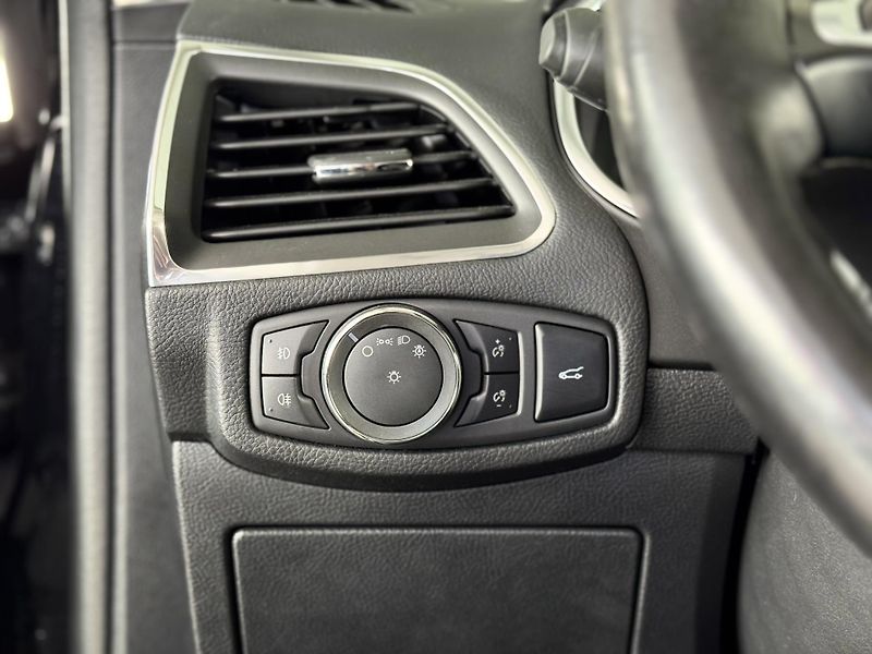 Ford Galaxy 2,0EcoBlue*AT8*140kW*FullLED - fotka 30 z 40