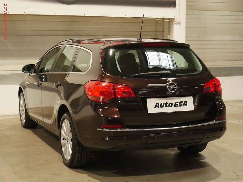 Opel Astra (2013) 1.4i, AC - fotka 4 z 15