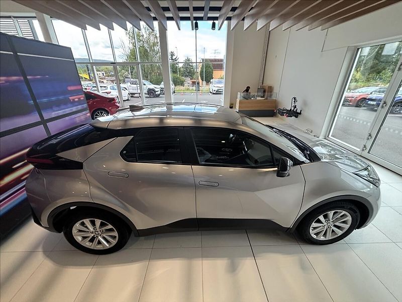 Toyota C-HR 1,8   Comfort HEV CVT - fotka 8 z 10