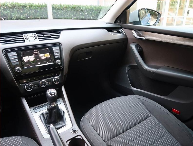 Škoda Octavia (2016) Scout 2.0 TDI, 4X4, Bi-Xenony - fotka 8 z 22
