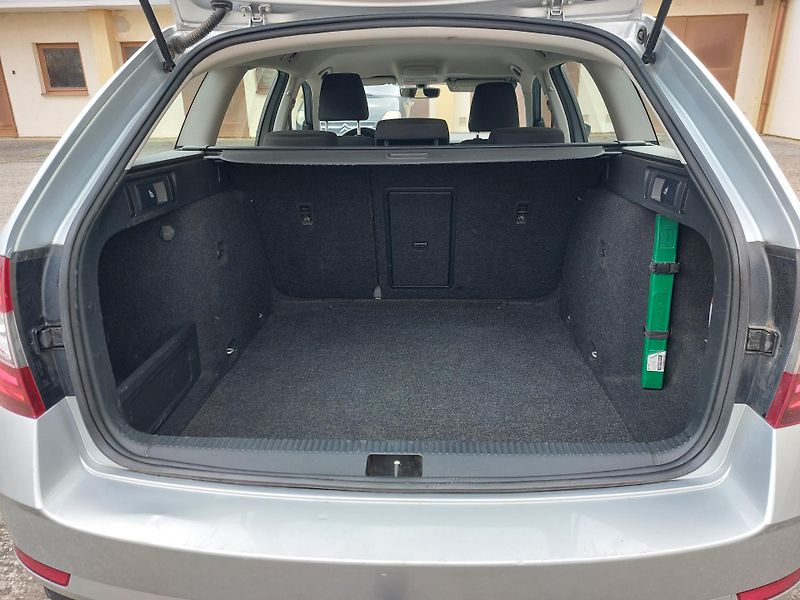 Škoda Octavia 2,0 TDi 110kw STYLE Manuál - fotka 18 z 19