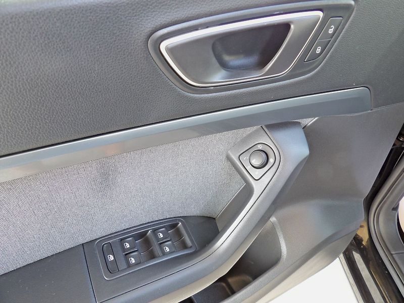 Seat Ateca 2.0TDI 110kW DSG Virtual LED - fotka 17 z 30