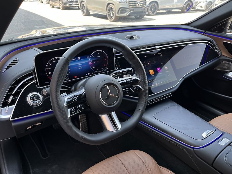 Mercedes-Benz Třídy E 220 d 4MATIC AMG Line Panorama - fotka 10 z 18