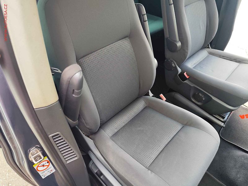 Volkswagen Caravelle (2008) 2.5TDi 8míst, AC, TZ, park - fotka 10 z 21