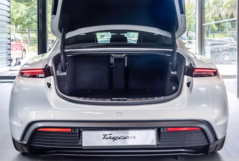 Porsche Taycan 4 SportDesign Matrix ACC 360 - fotka 22 z 22