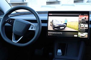 Tesla Model 3 ve verzi Highland.