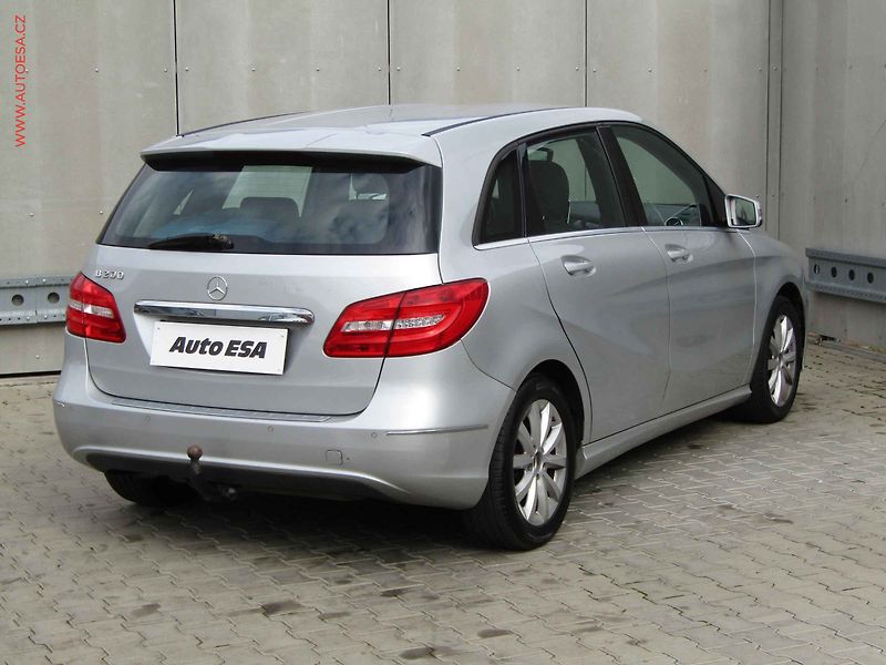 Mercedes-Benz Třídy B (2012) 1.6i B200, AT, bixen, navi, - fotka 4 z 24