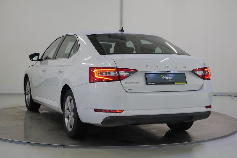 Škoda Superb - fotka 7 z 27