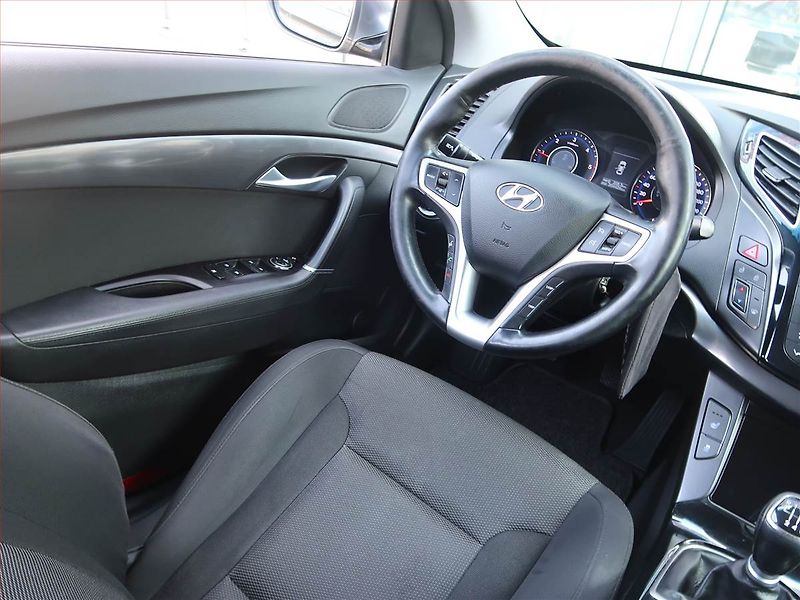 Hyundai i40 (2013) 1.7 CRDi, Serv.kniha, Tempomat - fotka 7 z 16