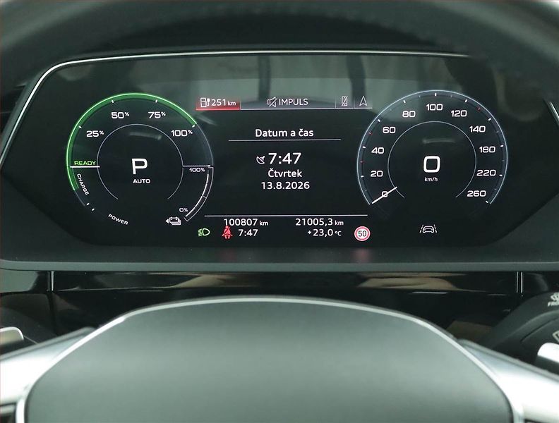 Audi e-tron (2019) 50 quattro, SoH 88% - fotka 11 z 21
