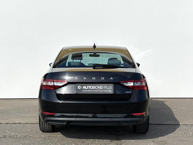 Škoda Superb 2.0 TDI 4x4 DSG / 147 kW Style - fotka 9 z 24
