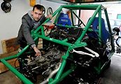 Jakub Fischer u svého závodního speciálu, který si sám v dílně sestavil.