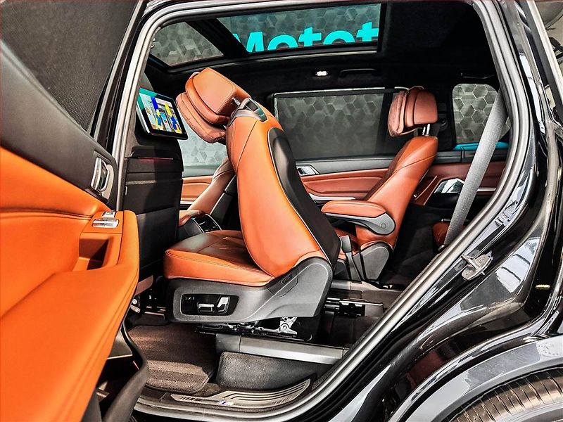 BMW X7 (2021) xDrive40i - fotka 19 z 24
