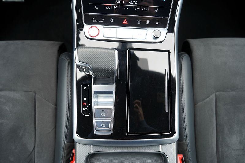 Audi RS Q8 TFSI 441kW quattro - fotka 34 z 51