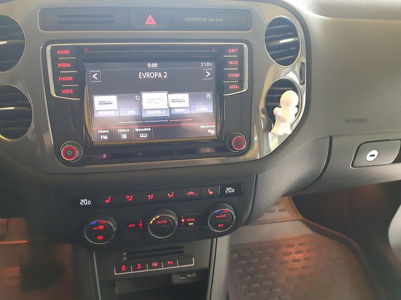 Volkswagen Tiguan 2.0 TDI 4x4 DIGIKLIMA TAŽNÉ - fotka 10 z 28