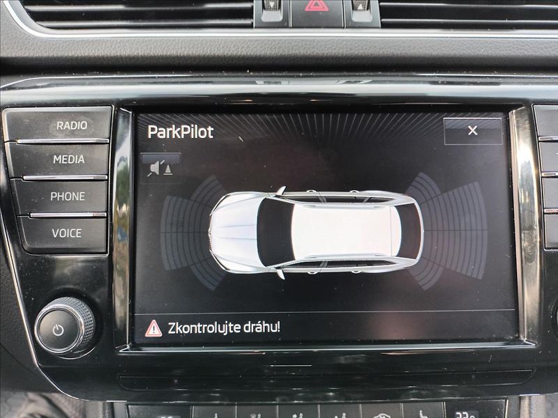 Škoda Superb 2,0 TDI,110KW,NAVI,VÝHŘEV, - fotka 36 z 41