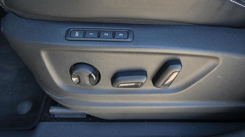 Škoda Kodiaq 2,0 TDI DSG 4x4 Sportline - fotka 23 z 27