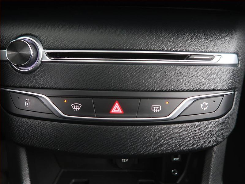 Peugeot 308 (2016) 2.0 BlueHDi, Navi, Tempomat - fotka 18 z 23