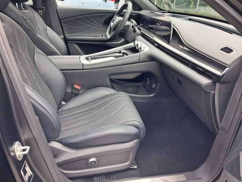 Omoda 9 (2026) Premium 1.5TGDI PHEV AWD - fotka 9 z 29