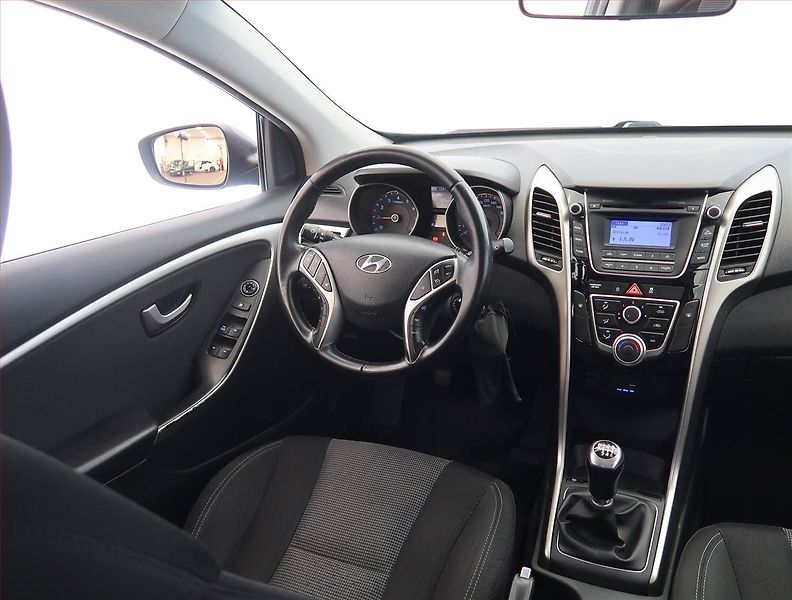 Hyundai i30 (2016) 1.6 GDI, ČR,1.maj, Tempomat - fotka 7 z 17