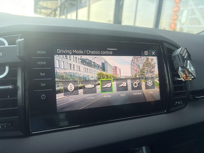 Škoda Karoq 2.0TDi DSG 110kW 4x4 Sportline - fotka 22 z 23