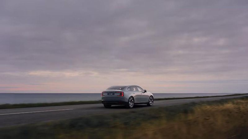 Volvo ES90 (2026) RWD EXTENDED RANGE CORE AUT - fotka 14 z 15